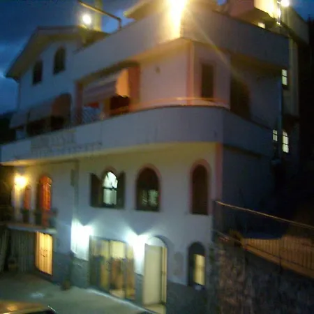 Novella Holiday's Hotel 3*